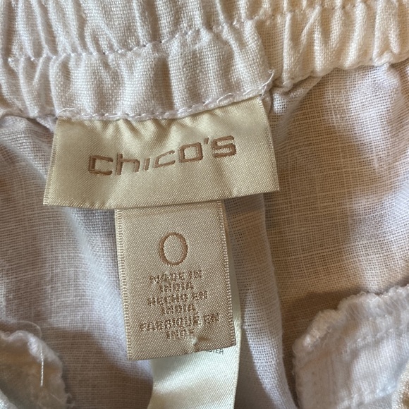 Embroidered white chicos pants. Ladies size 0, straight leg, elastic waist. - Picture 4 of 7